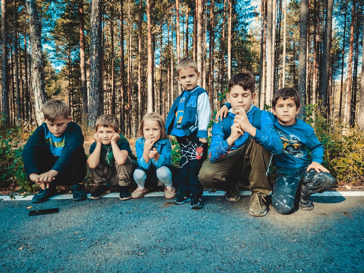 Мало мне этого, который в середине... Ещё и собак сверху надо😁, не-не