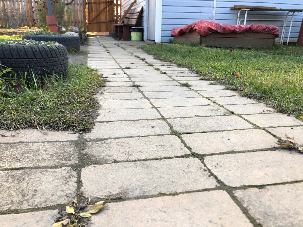Дорожка от калитки до бани 
