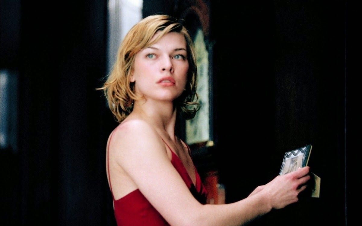 Кадр и первого фильма. Та самая Элис