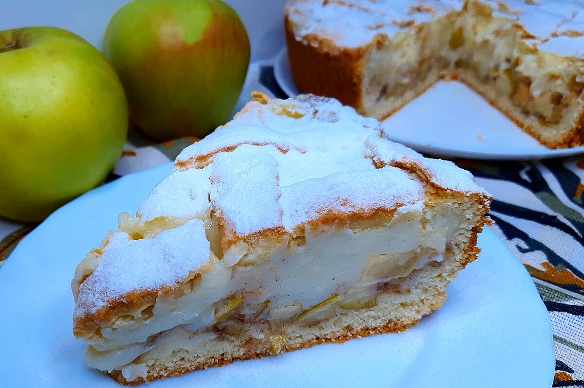 Пирог с яблоками и заварным кремом