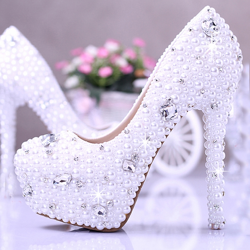 К чему снятся красивые туфли. Свадебные туфли. Шикарные Свадебные туфли. Свадебные туфли на шпильке. Туфли на свадьбу для невесты.