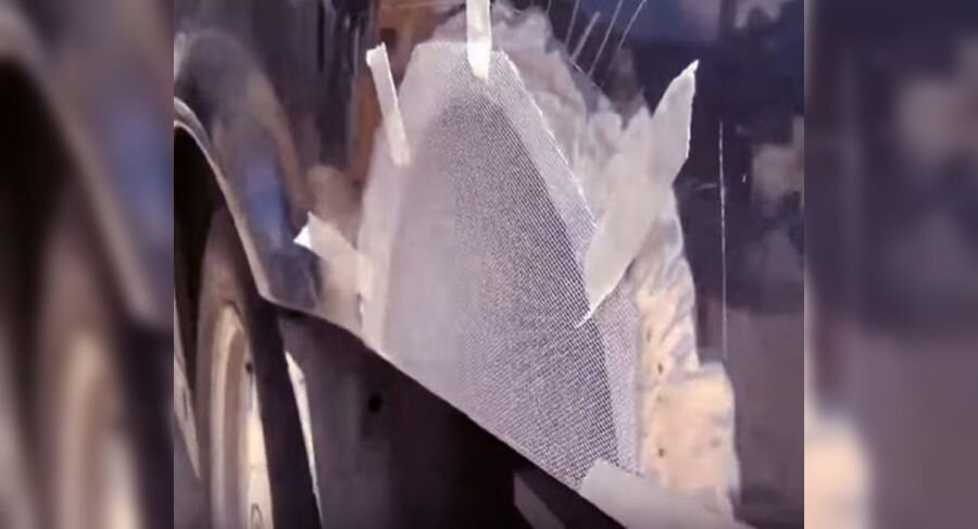 Как заделать дырку в кузове, образовавшуюся от коррозии | CAR.RU | Дзен