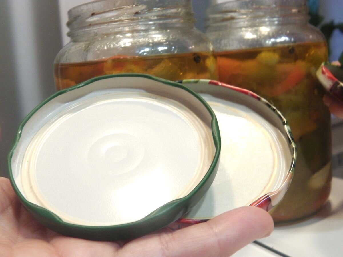 Винтовые крышки. Фото автора