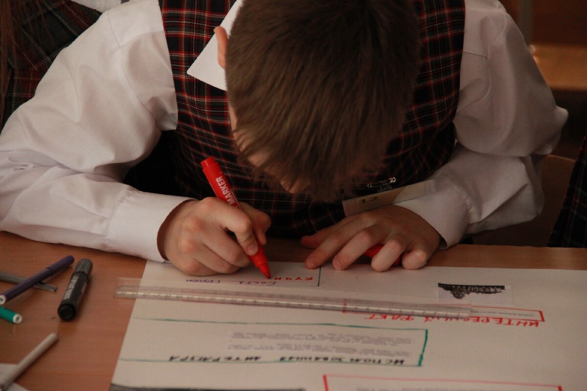 Нынешние дети тоже готовы поломать голову над интересной задачкой. Сама видела - сама сфотографировала