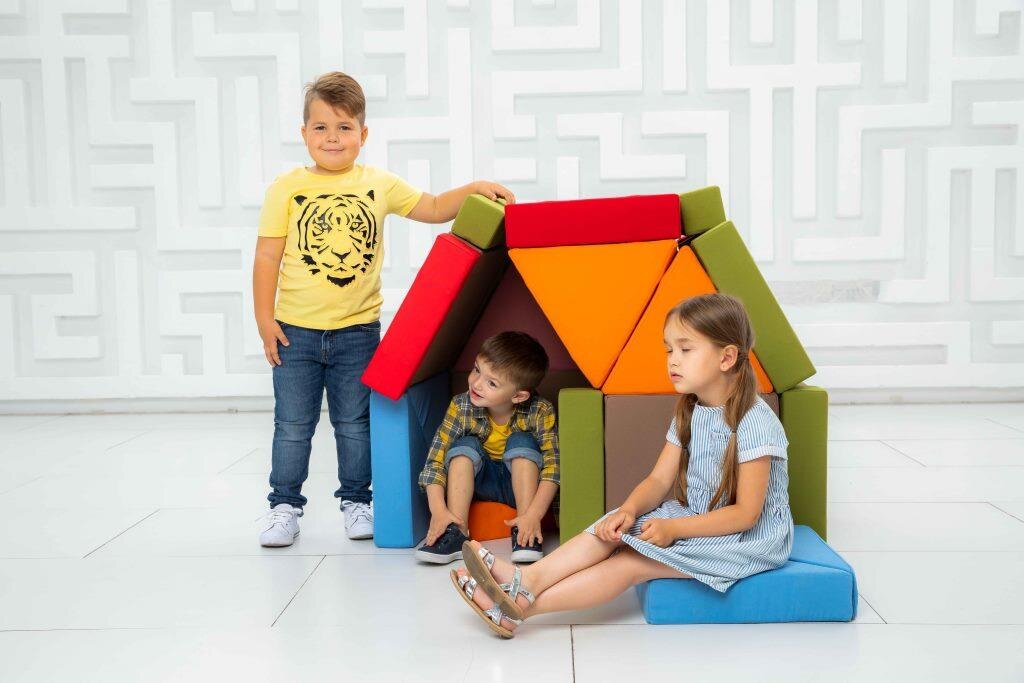 На фото мягкий конструктор Магматик