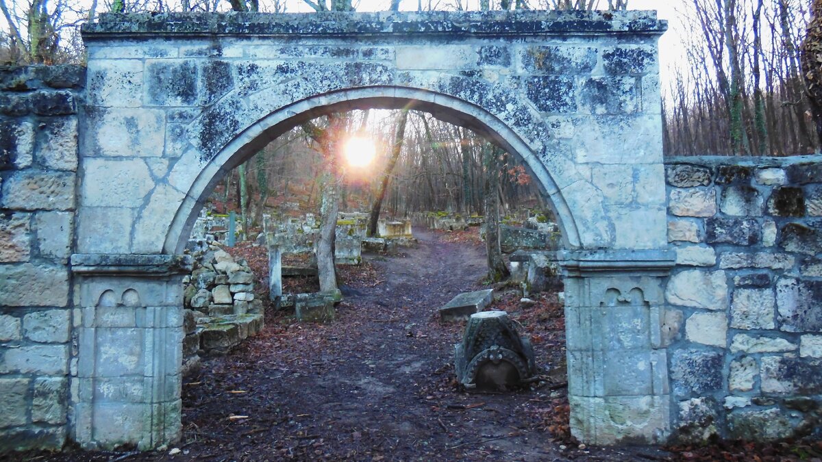 Караимское кладбище Балта-Тиймез