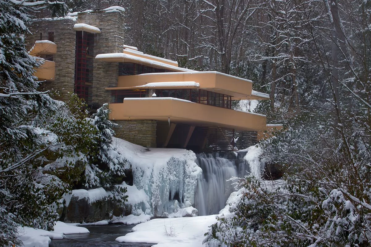 Так дом выглядит в зимнее время года
