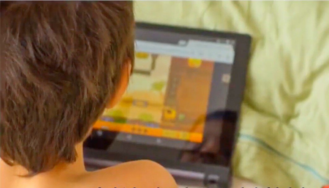 Иногда мы зависаем за ноутбуком. Заметила особенно вечером время "летит" еще быстрее