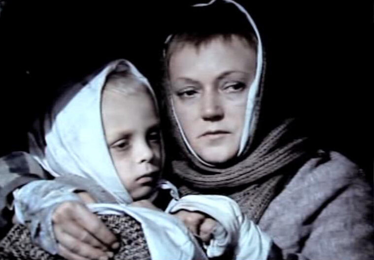 И тишина...потом задали вопрос: "Встретились ли после войны мать и сын?" Рассказала реальную историю создания фильма. изображение из свободного доступа.