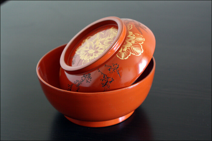 Деревянные пиалы, покрытые лаком уруси. Эпоха Мейцзи (1868-1912).