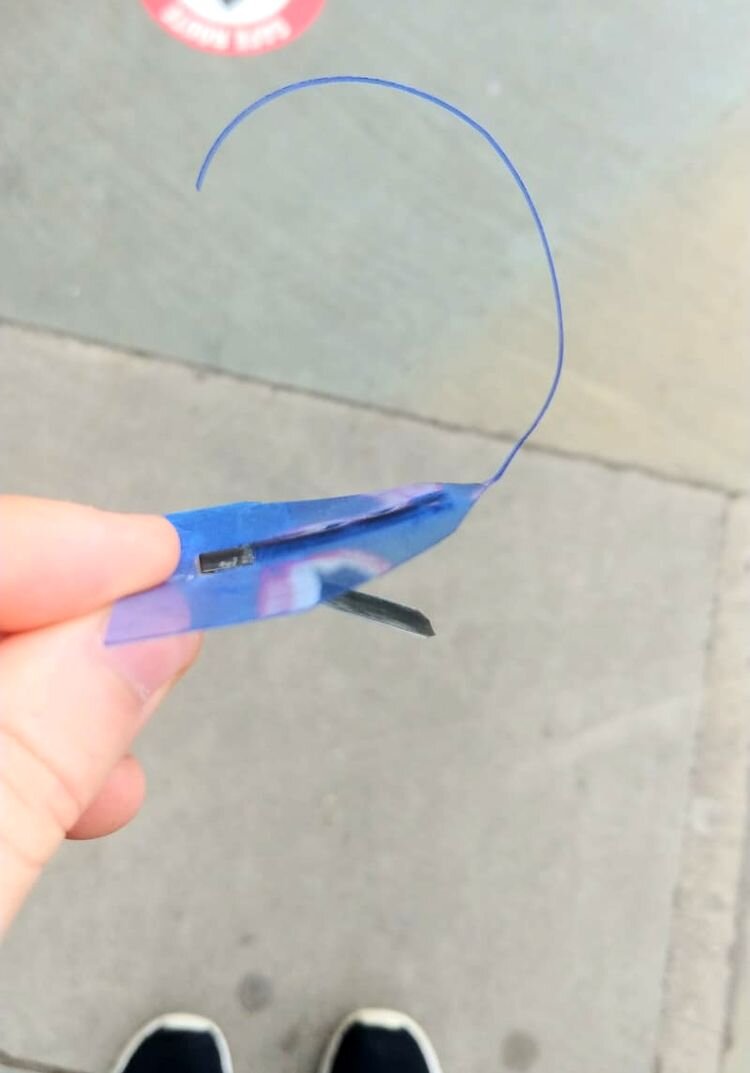 Источник: https://www.reddit.com/r/whatisthisthing/comments/ntktis/a_small_plastic_and_metal_device_found_in_the/