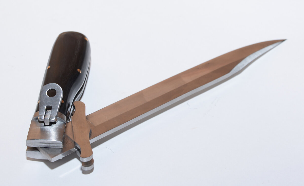 Складной нож традиционно у нас ассоциируется с чем то небольшим и изначально хозяйственным, так было раньше, так остается и сейчас.-15