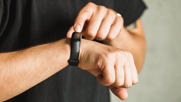 Преимущества Apple Watch перед Mi Band: