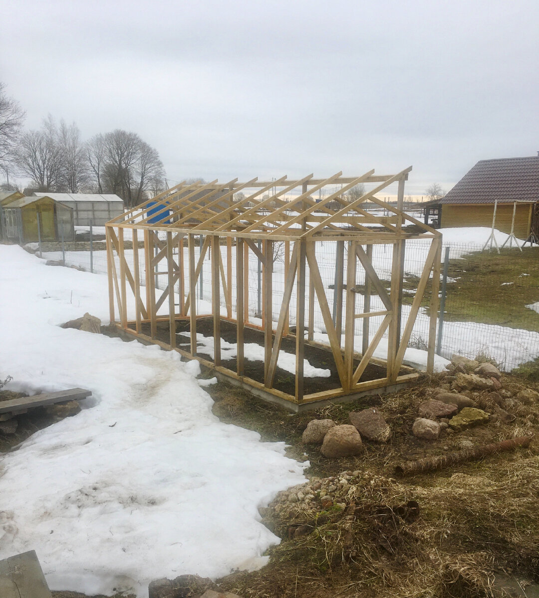 Теплица растаяла 