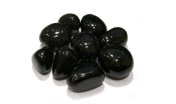 Черные камни в ювелирном производстве – загадочные посланники природы