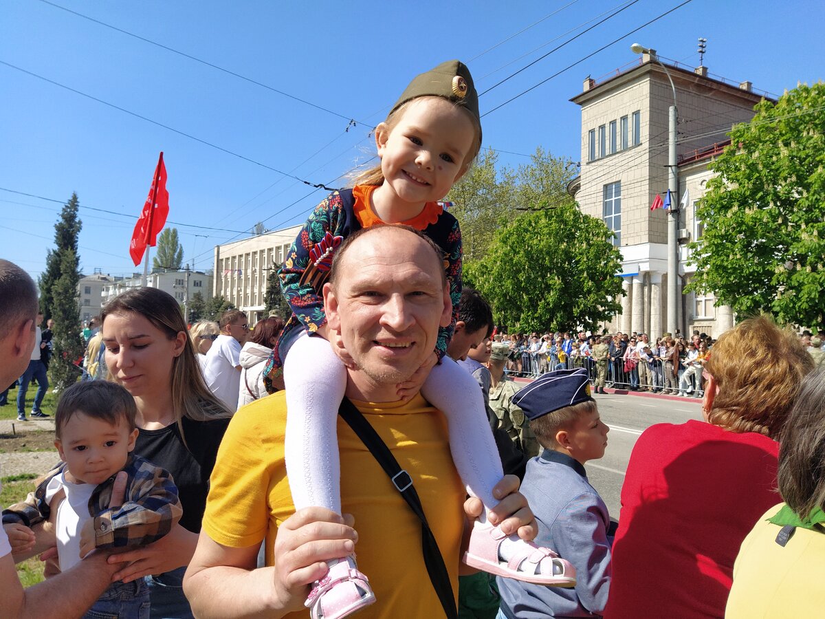 на параде Победы в городе-герое Керчь
