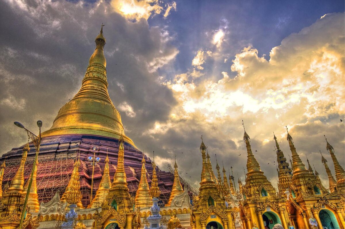 Янгон мьянма. Янгон храм Шведагон. Пагода Шведагон Янгон. Рангун Бирма. Мьянма столица.