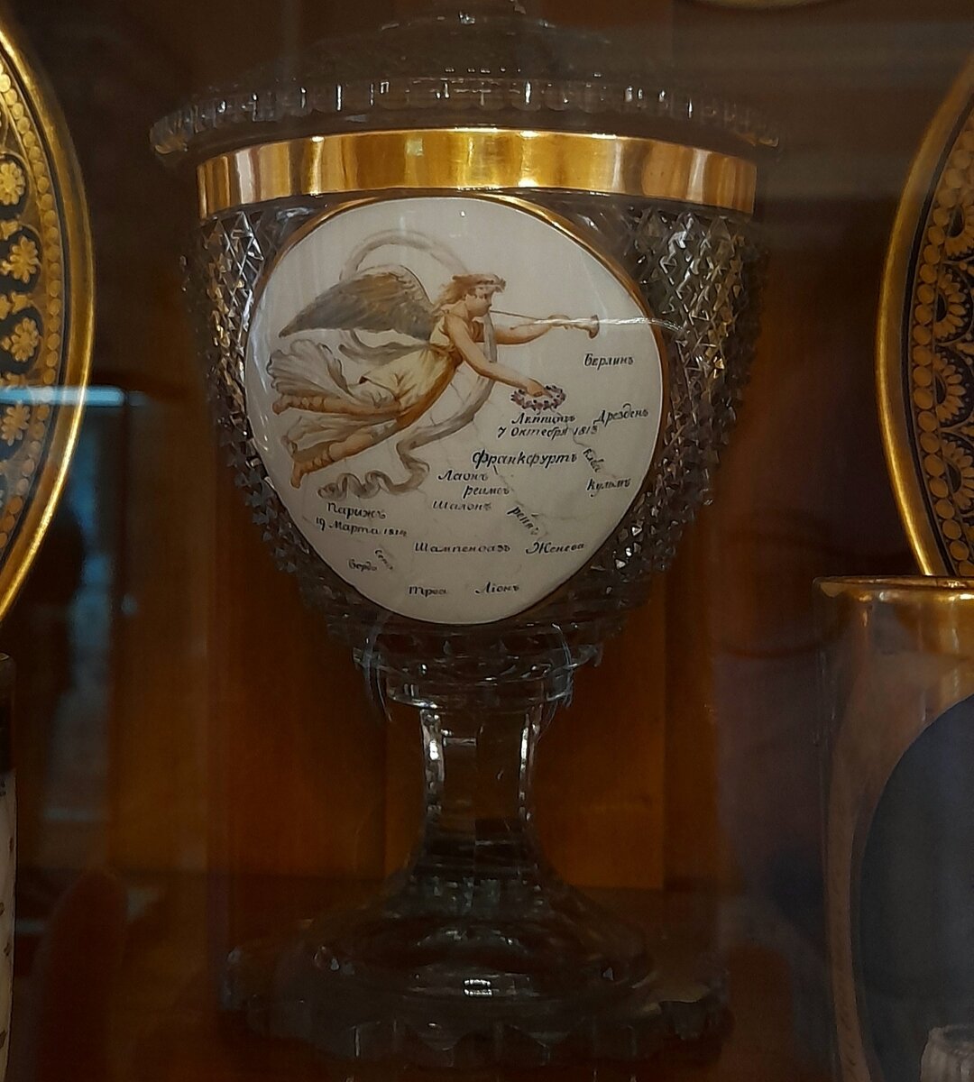 Стакан "Шаг императора", музей "Екатерининский корпус", Петергоф. Фото автора. 