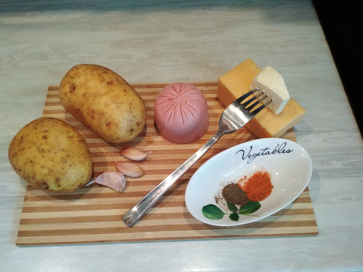 В зависимости от размера картошки, я на двоих беру 2-3 штуки.