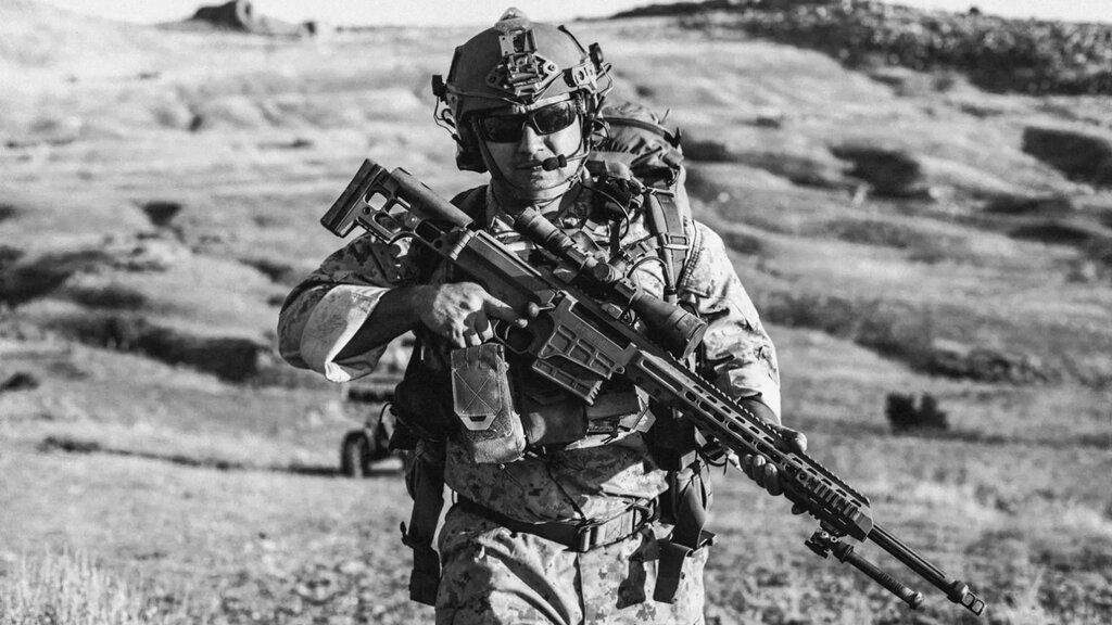 Американский военнослужащий с винтовкой Mk22