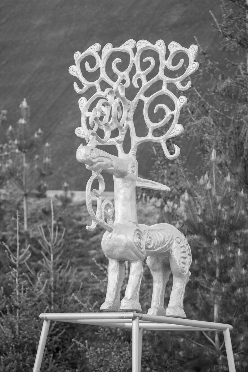 Скульптура антилопы в уфимском парке "Ватан", 7.05.2021