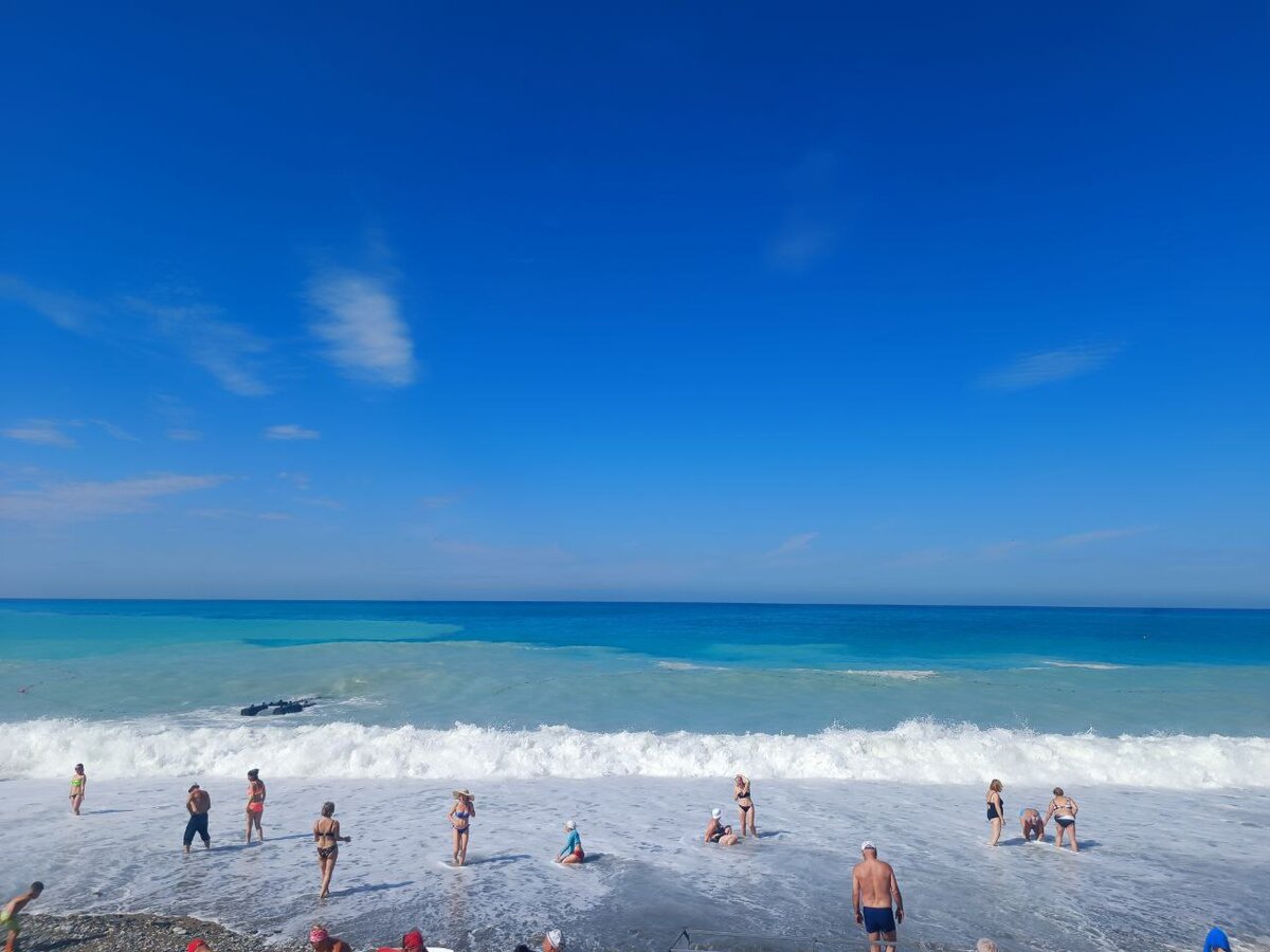 Туристы приезжают в Страну души прежде всего за морем. Фото: Виктория МИНАЕВА.