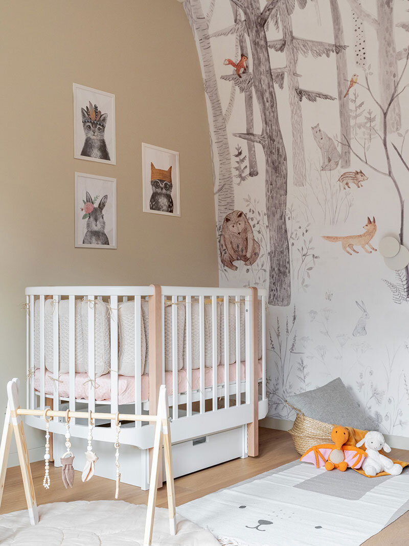 Современный шик и элегантность. Естественные цвета и оригинальный дизайн в квартире нестандартной планировки