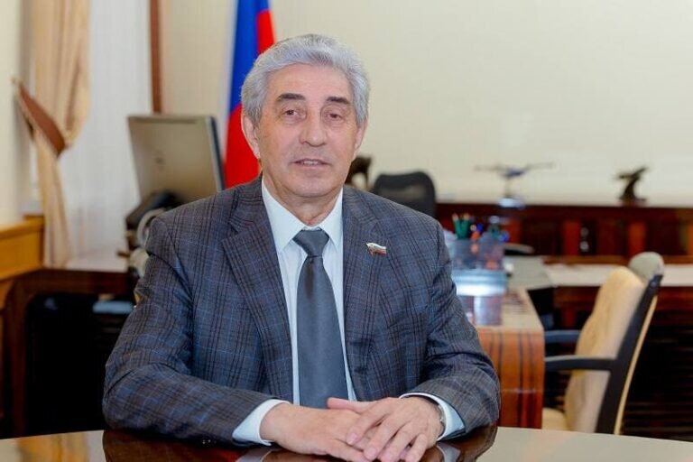    Председатель Заксобрания Оренбуржья Сергей Грачев награжден Орденом Почета Белов Михаил Александрович