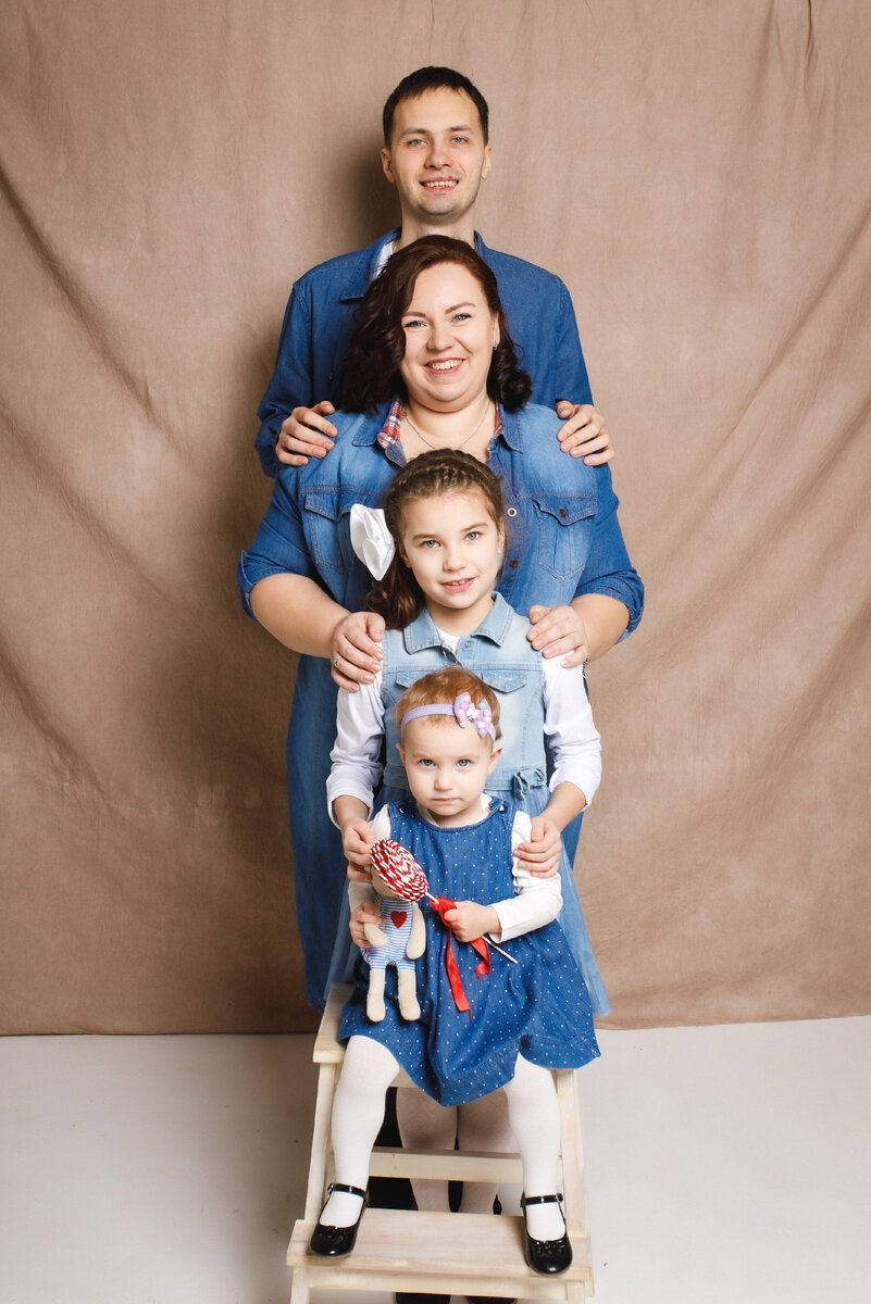 Вот такой паравозик из вагонов тащит голубая карта мужа на выезд