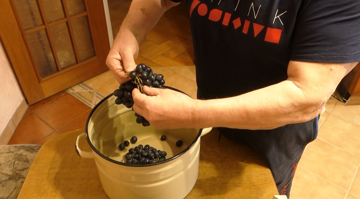 Как приготовить рецепт Домашнее вино из винограда