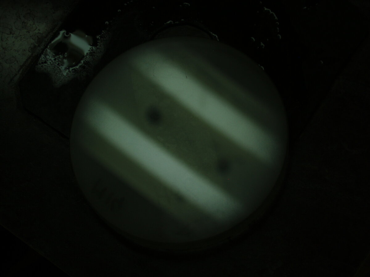 Отражение светильника от зеркала после 30 минут полировки.