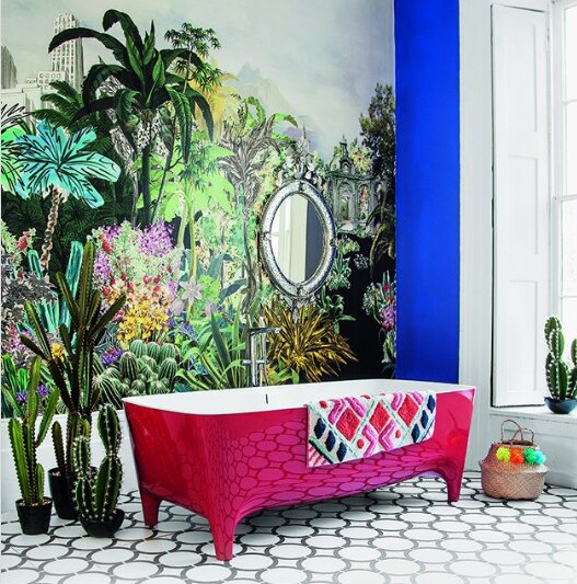 Wallpaper #christianlacroix@designersguild.  Paint @littlegreenepaintcompany#ultrablue 
Bath and taps @westonebathrooms 
Floor tiles @firedearthuk. 
Photograph @jonathanwestphotography
Styling @sophielovesthis
#livingetcuk #bathrooms
3.  В спокойный интерьер птичьи образы добавляют порцию весны и движения. Интересно, статую фламинго можно считать альтернативой домашнему животному? 