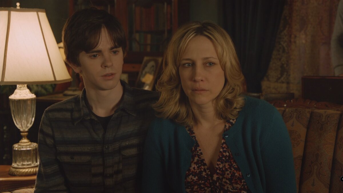 Сериал 2013 года. Сезоны: 5. Фото: скрин из 7 серии 1 сезона.