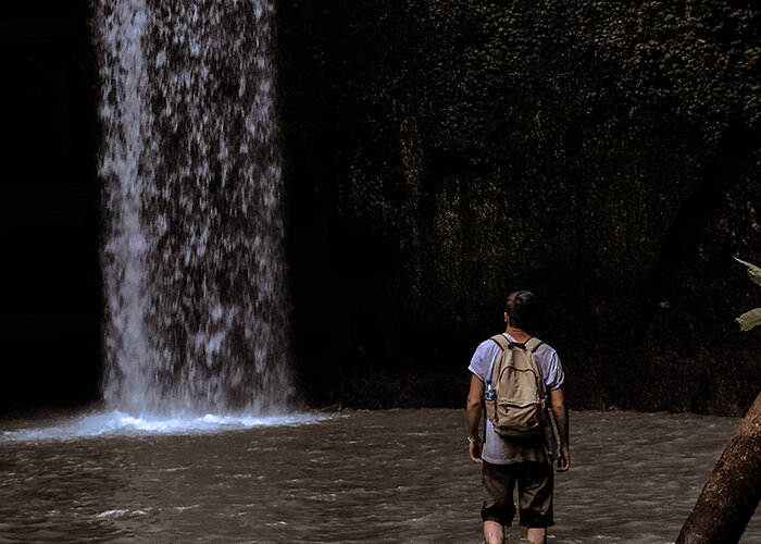У водопада Terjun Tibumana, в городе Убуд, Бали.