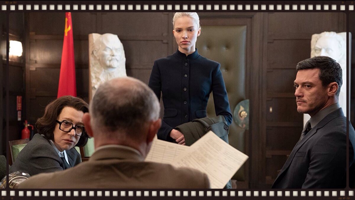 Хэлен Миррен в роли КГБ-шного куратора Анны – камео М из всей бондианы сразу, хотя русскому зрителю в некоторых эпизодах она может напомнить Верочку из "Служебного романа". 