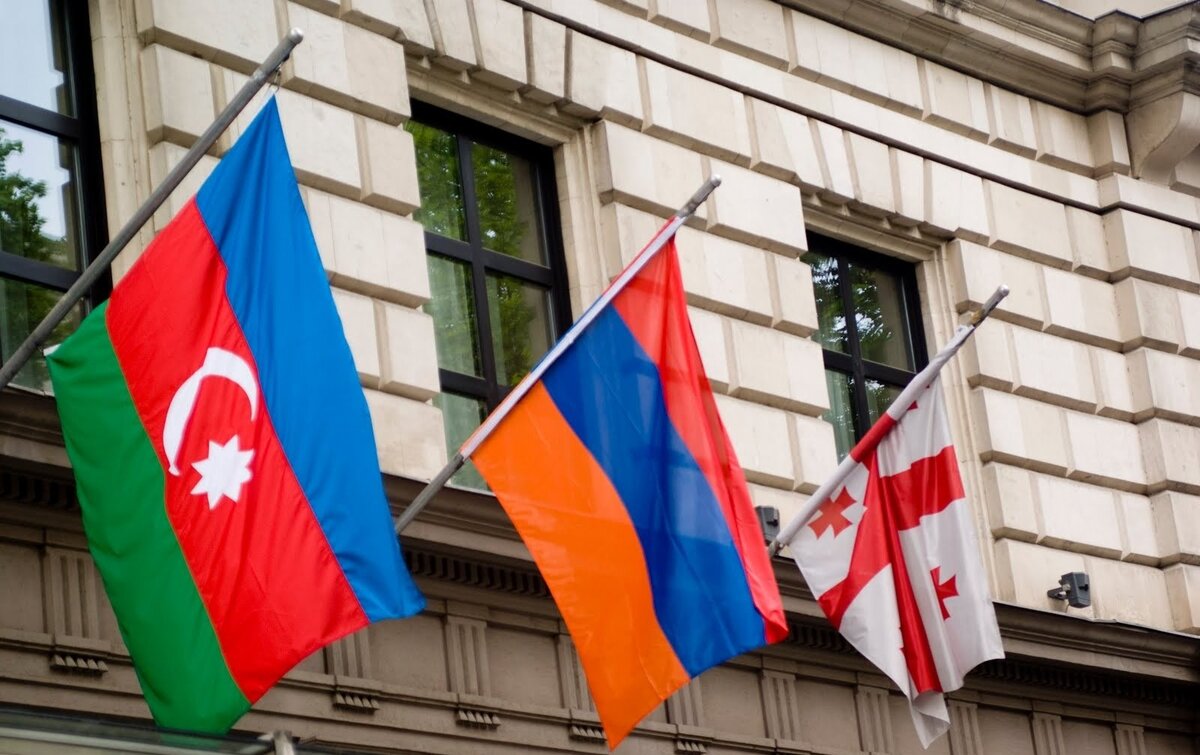 россия азербайджан флаги