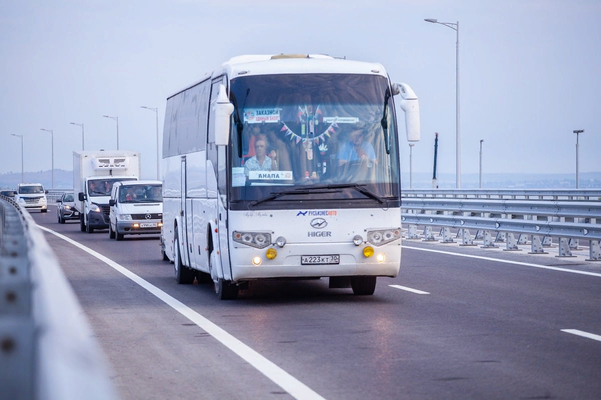 Фирма поехали на автобусе коломна анапа. Автобус Крым. Анапа-Крым автобус. Междугородные перевозки. Автобус Анапа.