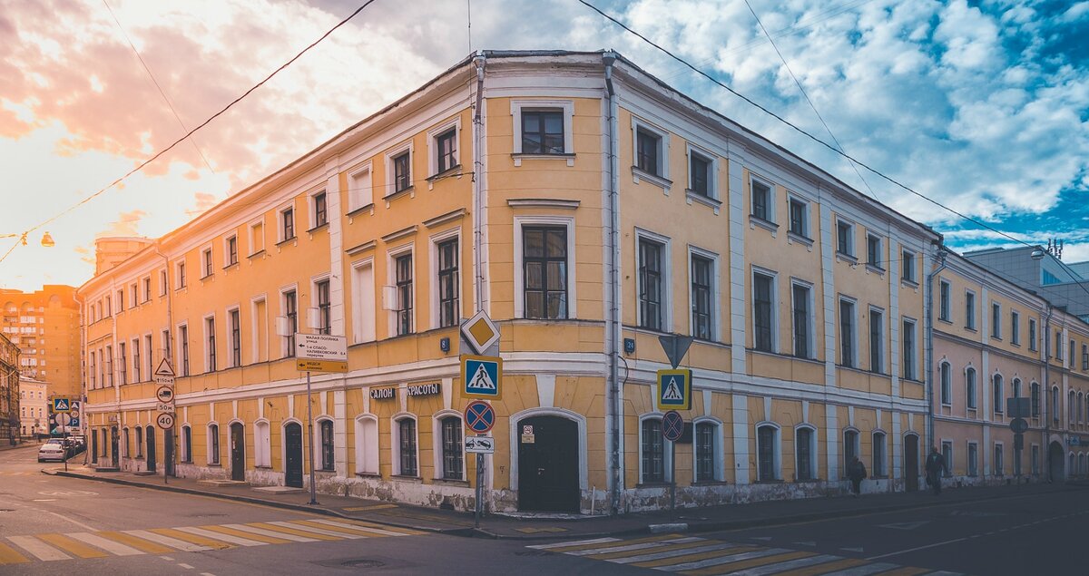 Гостиный двор XVIII века, он же доходный дом с лавками