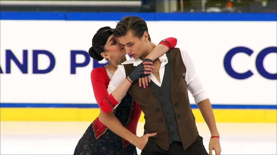  Лиза Шанаева и Дэвид Нарижный в образах Бонни и Клайда. 