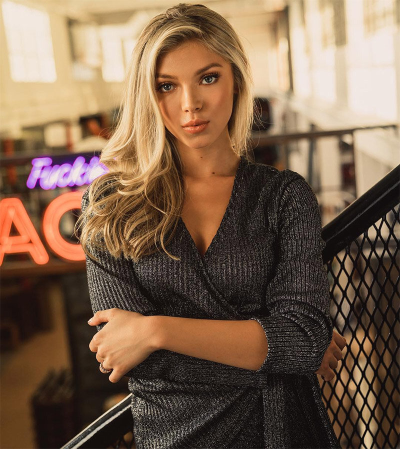 Источник https://mensby.com/wp-content/uploads/2019/08/kak-ponjat-chto-devushka-tebja-hochet-50-priznakov-vlechenija-devushki-02.jpg