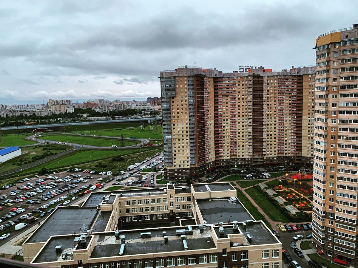 Характерная погодка;D Школу можно увидеть на фото;)) Вдруг кто не верит, что в Мурино школы вообще ЕСТЬ;) фотография из личного архива