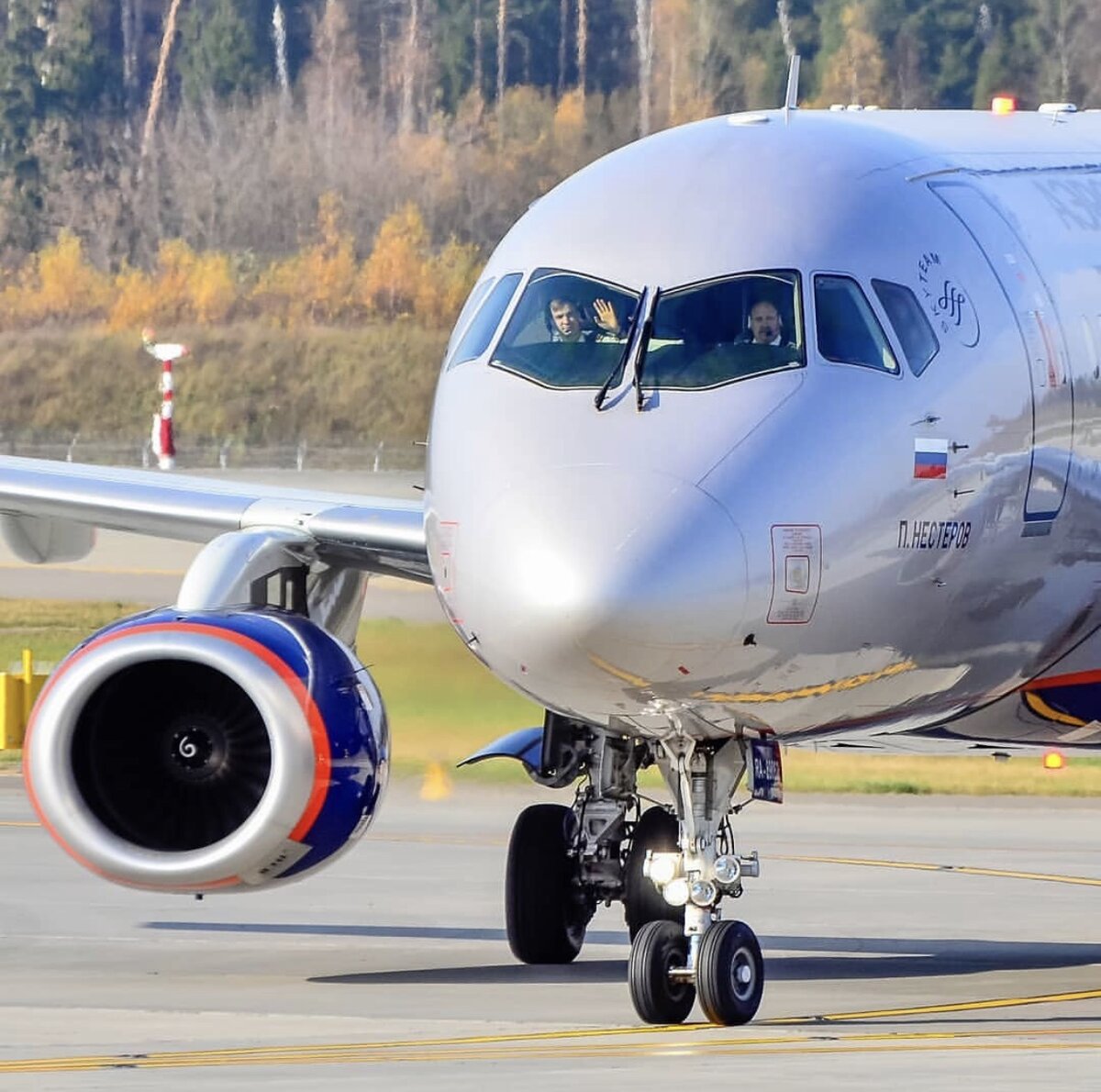 Покажи фото самолетов. Sukhoi Superjet 100. Самолет сухой Суперджет 100. Супер Джет 100 самолет. Сухой Суперджет 100 Аэрофлот.