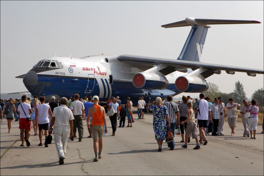 Стандартный "грузовик" Российских авиакомпаний - Ил-76