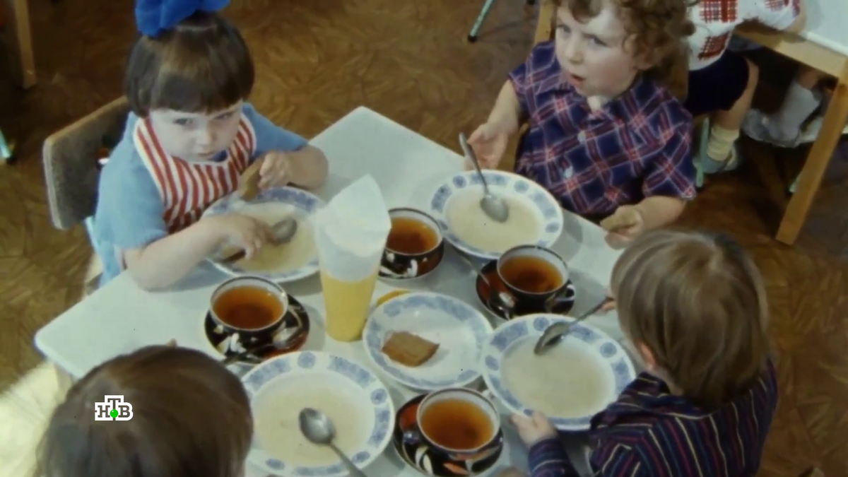 Завтрак в детском саду.