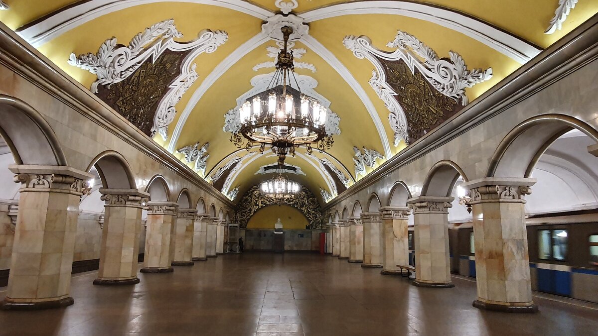 Авторская фотография. Станция метро комсомольская