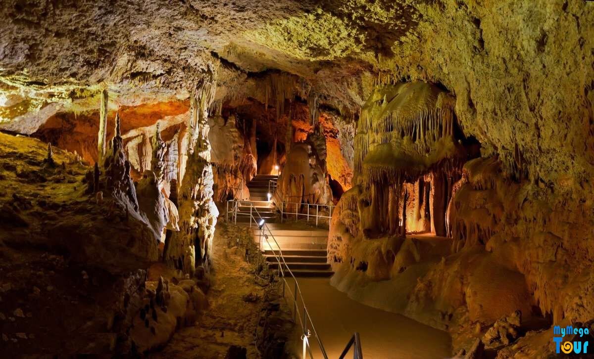 Пещера в Чатыр-Даге