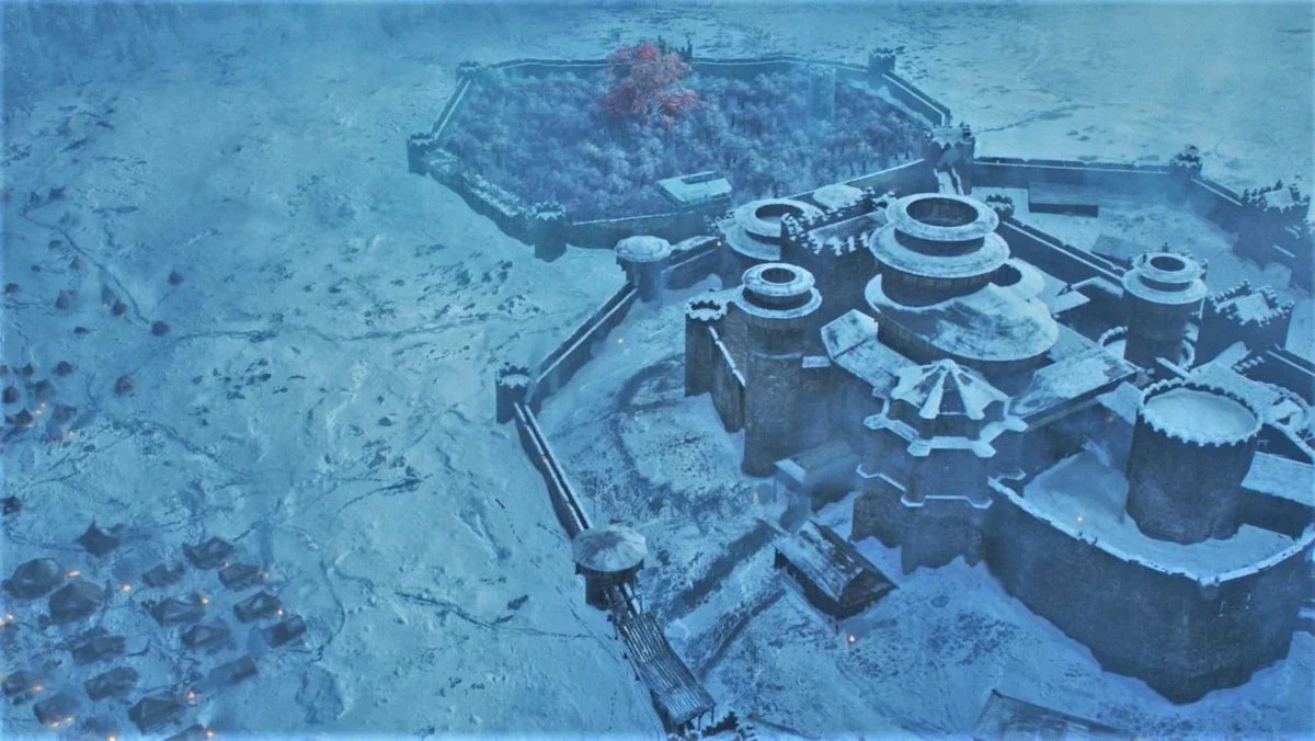 Короче, для рядовых бойцов в стенах замка Винтерфелл не находится ни места, ни похоже, еды...