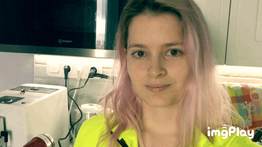 Это я, Саша, пытаюсь повторить за айдолами))