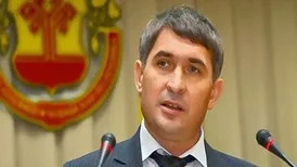  Согласно предложению, для учеников младших классов, обучающихся по пятидневной учебной неделе, последним днем школьных занятий перед началом летних каникул станет 15 мая, а для тех, кто обучается по программе шестидневной учебной неделе – 16 мая. В этом году 16 и 17 мая приходятся на субботу и воскресенье, поэтому официально каникулы для учеников 1-8 классов в Чувашии могут начаться 18 мая, для учеников 9-11 классов завершение учебного года планируется как обычно после 25 мая.«По этому поводу поступает достаточно большое количество обращений. Родителям проблематично обеспечить полноценный образовательный процесс в дистанционном формате в течение такого продолжительного срока, и это понятно. Кроме того, по данным министерства образования региона, есть возможность реализовать соответствующие решения без ущерба для образовательной программы», – мотивировал такое решение врио главы Чувашской Республики Олег Николаев.