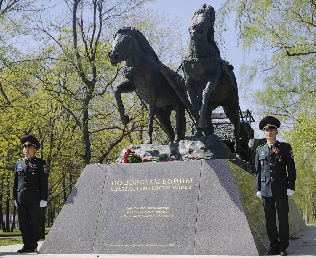 памятник на горе вов